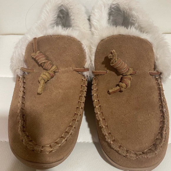 Clarks  Nubuck Moccasin - Picture 3 of 8